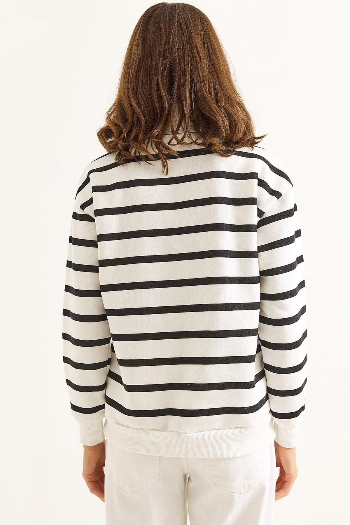 Kadın Oversize Çizgili Kalp Nakışlı Fermuarlı Sweatshirt Siyah Beyaz