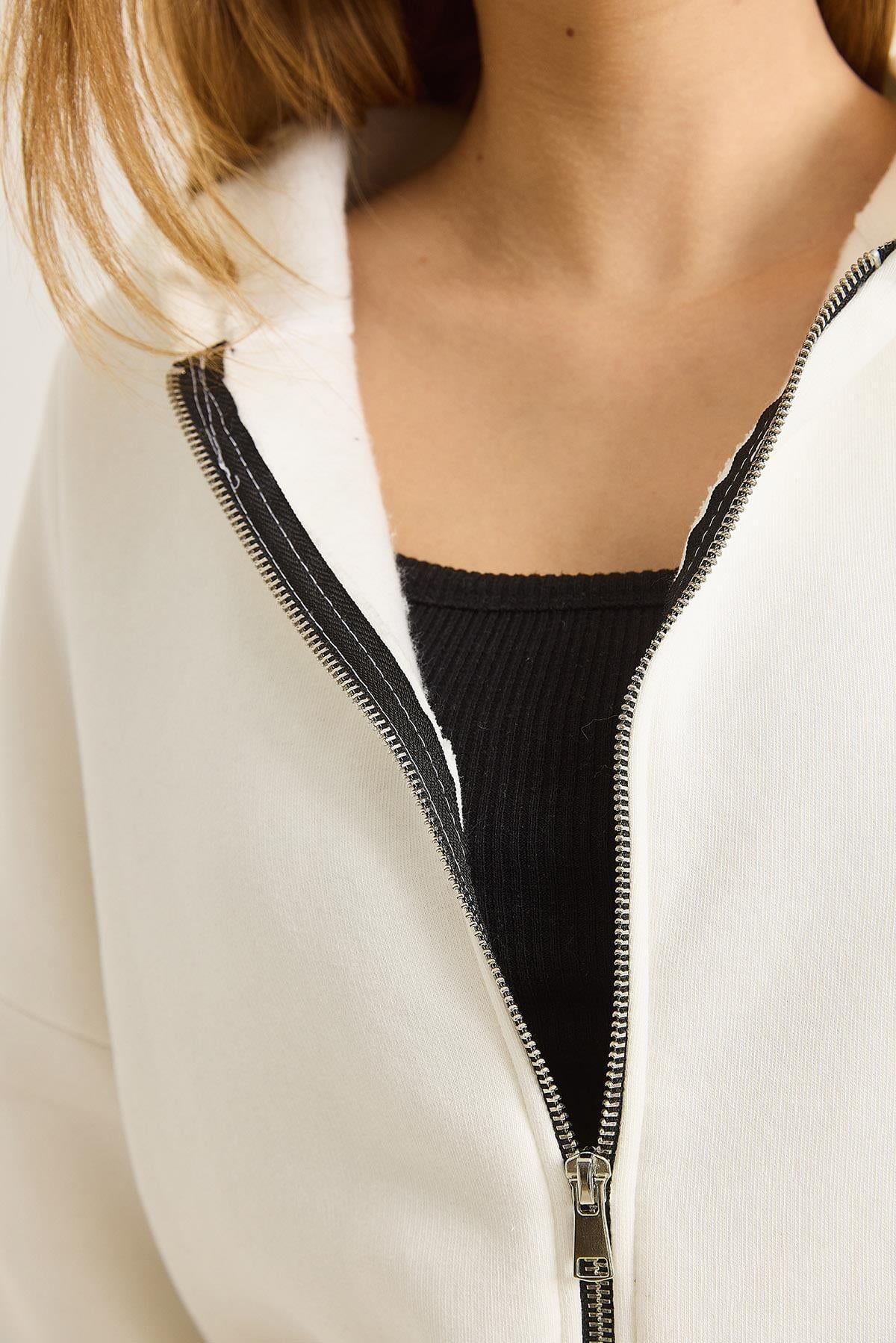 Kadın Oversize Kapüşonlu Fermuarlı Hırka Beyaz