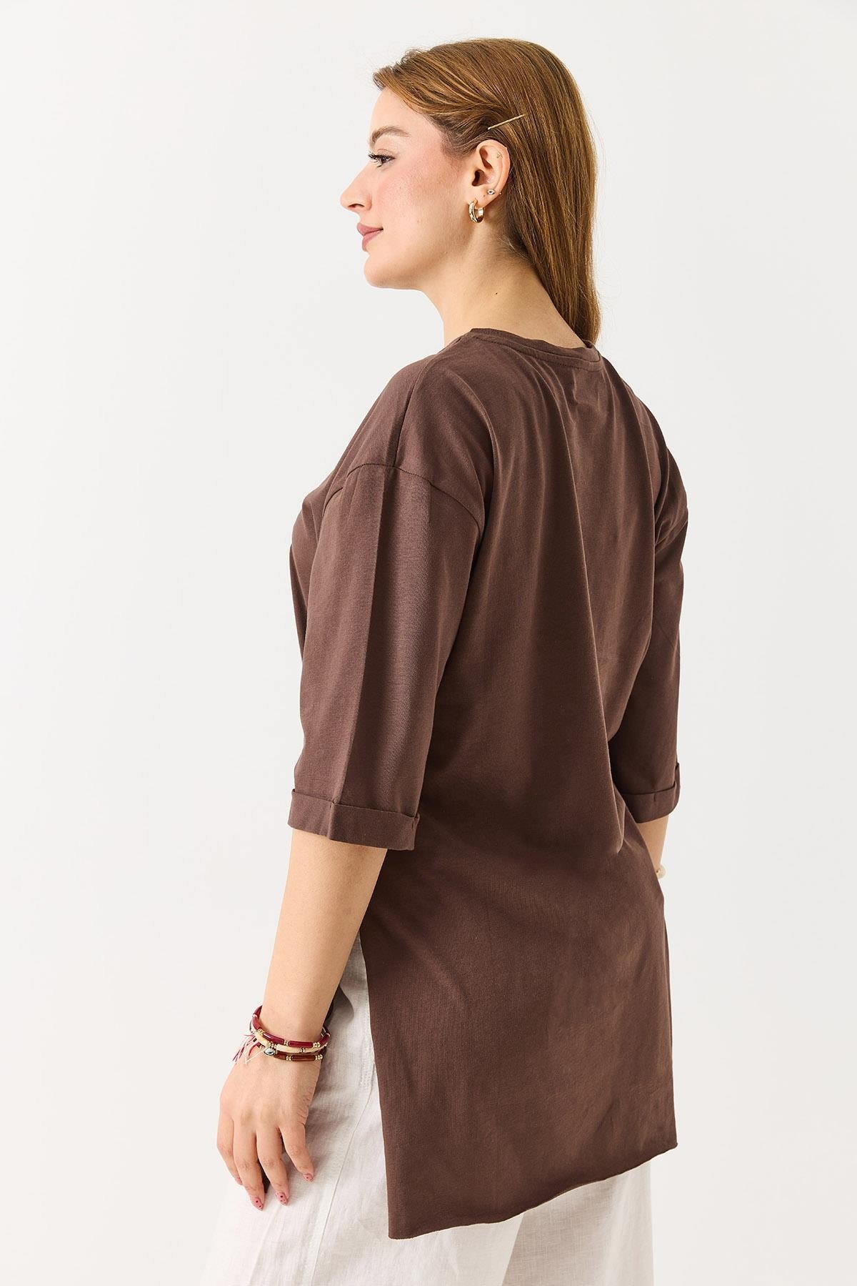 Kadın Yanı Yırtmaçlı Oversize Basic Tshirt Kahverengi