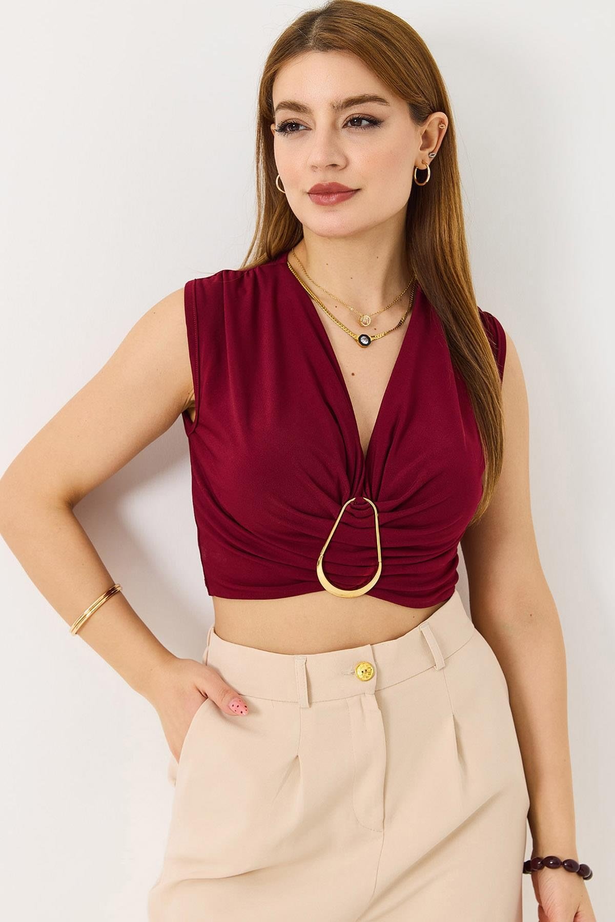 Kalın Askılı Sundy Kumaş Gold Toka Detaylı Bluz Bordo