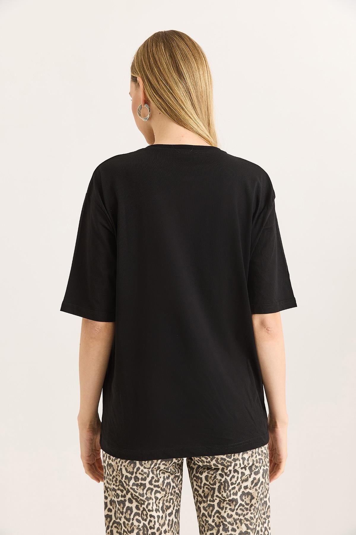 Kalp Dekolteli Bisiklet Yaka Tshirt Siyah