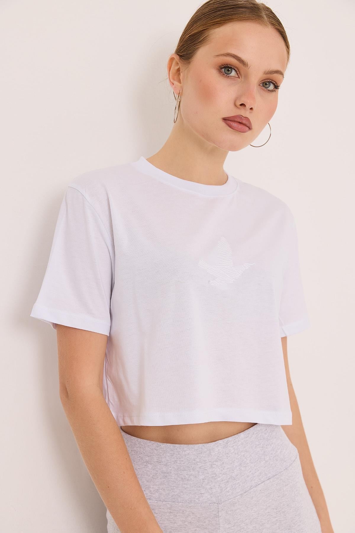 Karikatür Kuş Kabartma Baskılı Örme Crop Tshirt Beyaz