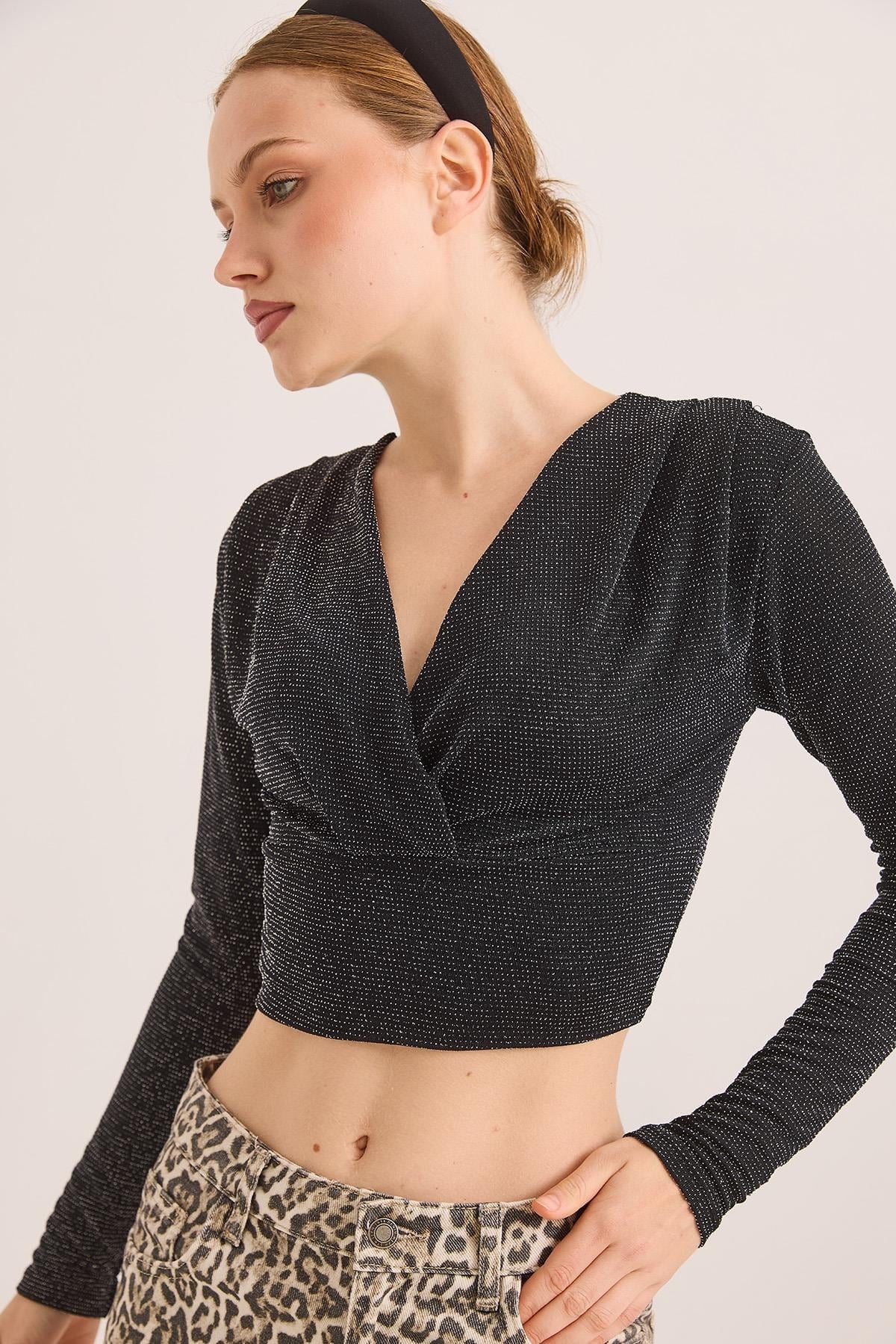 Kruvaze Yaka Simli Crop Bluz Siyah