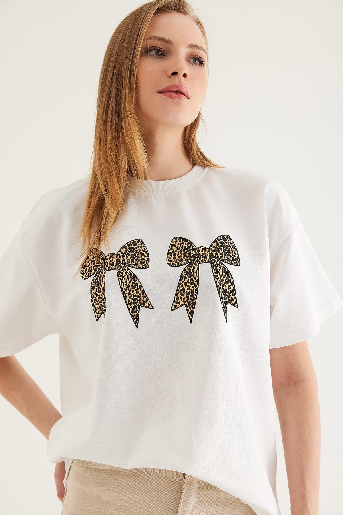 Kurdele Baskı Detaylı Basic Tshirt Beyaz