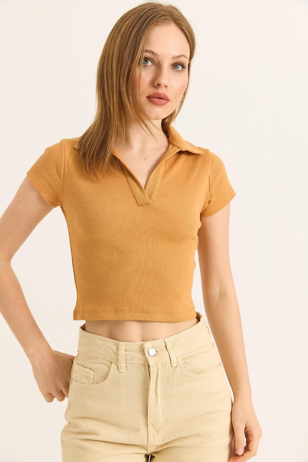 Polo Yaka Basıc Kısa Kollu Örme Kaşkorse Crop Bluz Taba