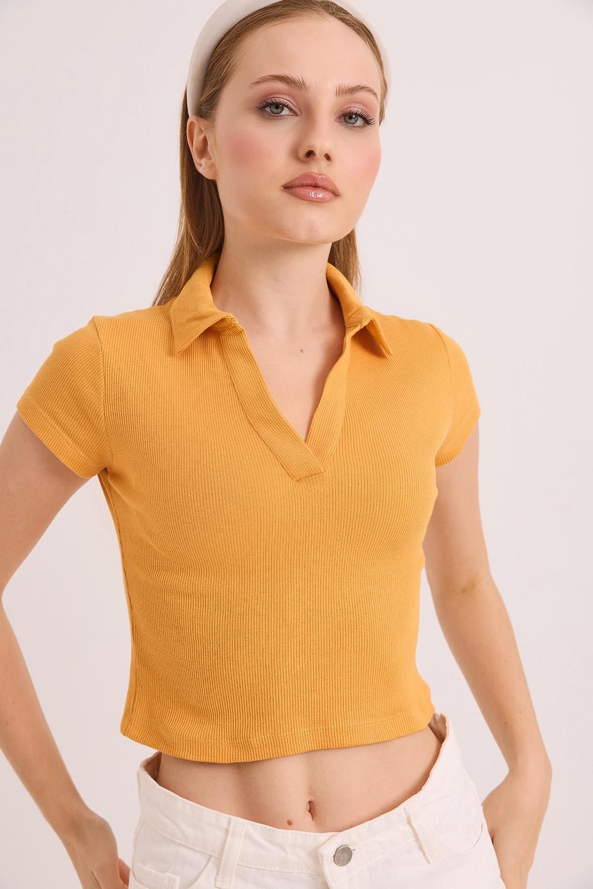 Polo Yaka Basıc Kısa Kollu Örme Kaşkorse Crop Bluz Hardal