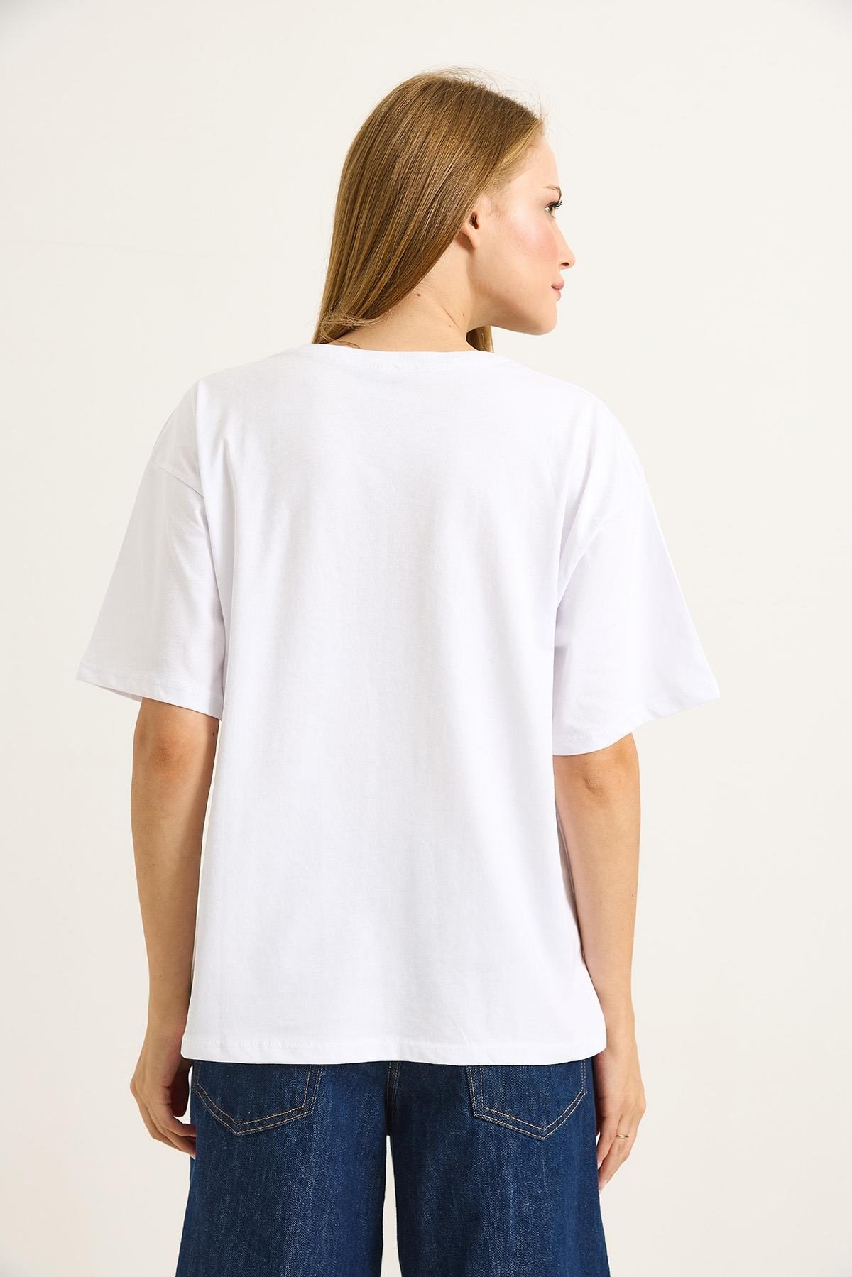 Püsküllü Nakışlı Bisiklet Yaka Basic Tshirt Beyaz