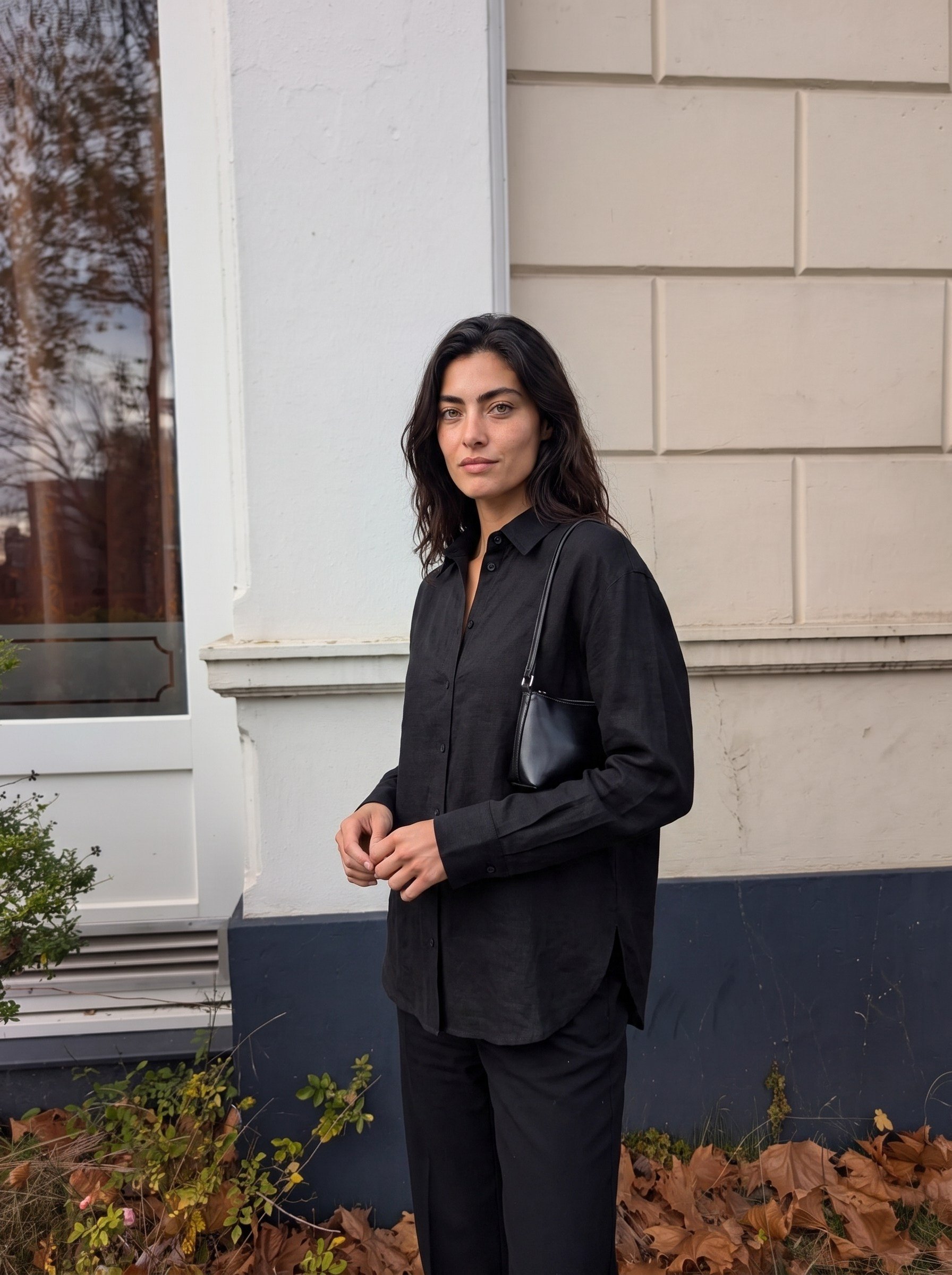 siyah-yanlari-yirtmacli-basic-gomlek-k-0bba-5.jpg