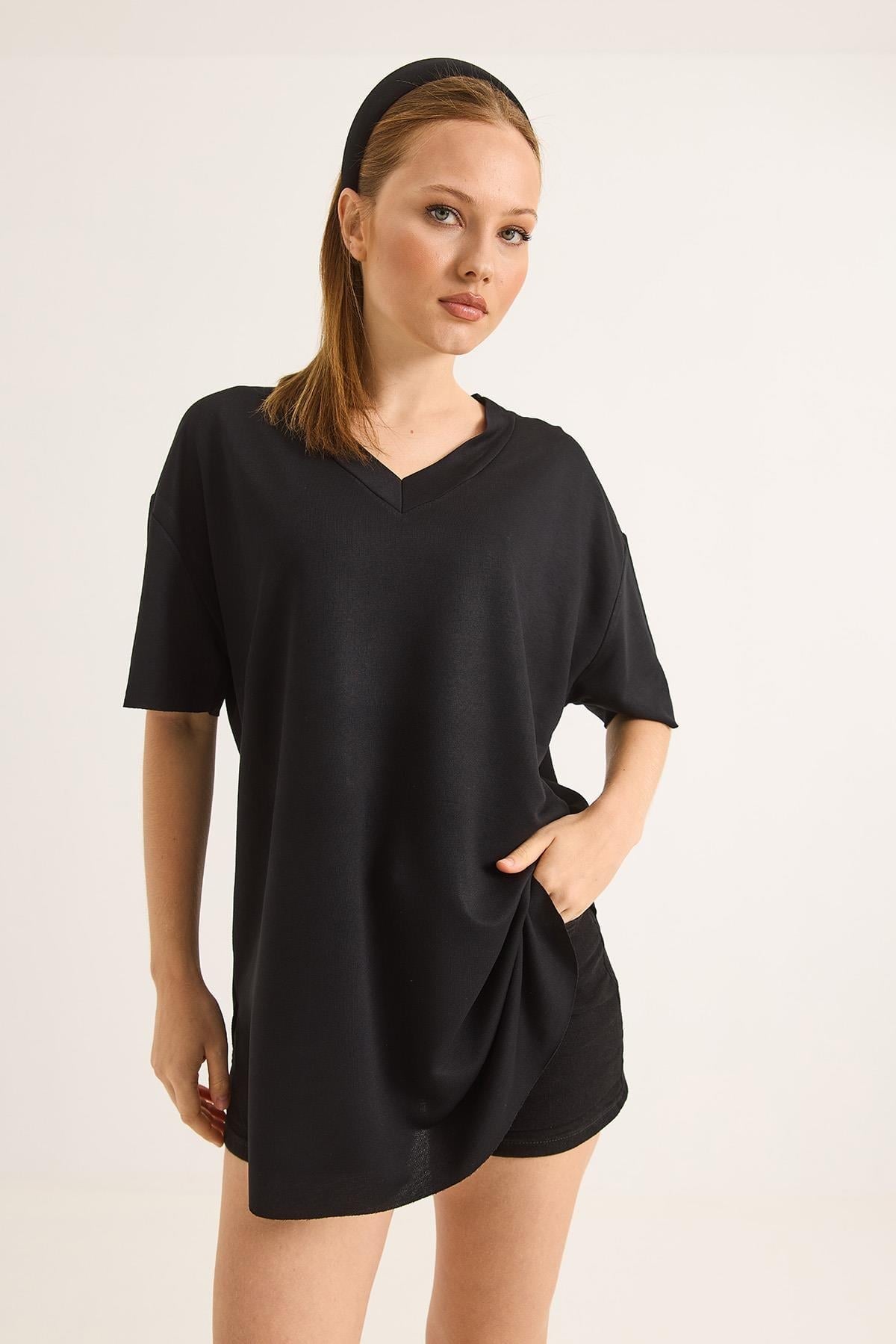 V Yaka Arkası Uzun Basic Tshirt Siyah
