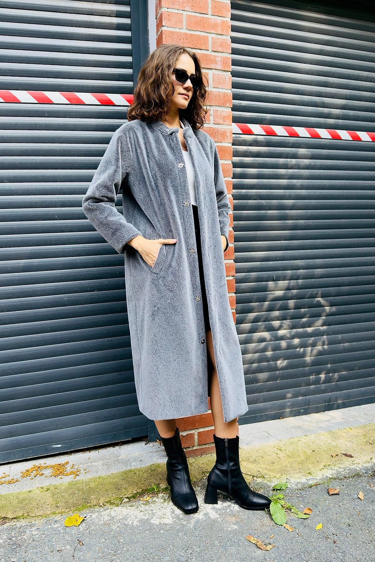 Yumuşak Modern Çıtçıtlı Kaban Gri