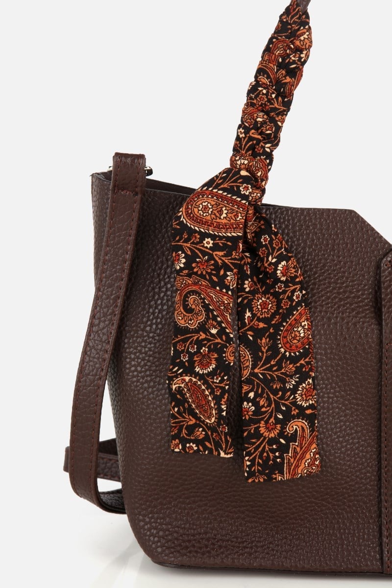 Kadın Kahverengi Charm Detaylı Omuz Çantası