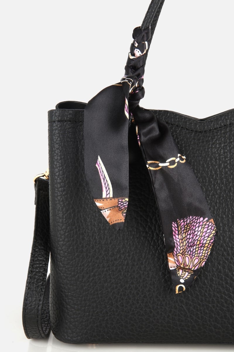 Kadın Siyah Charm Detaylı Omuz Çantası