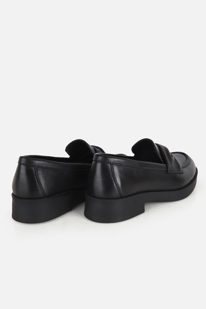 Kadın Siyah Düğüm Detaylı Loafer Ayakkabı