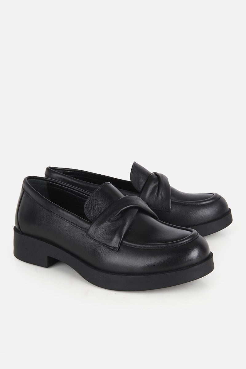 Kadın Siyah Düğüm Detaylı Loafer Ayakkabı
