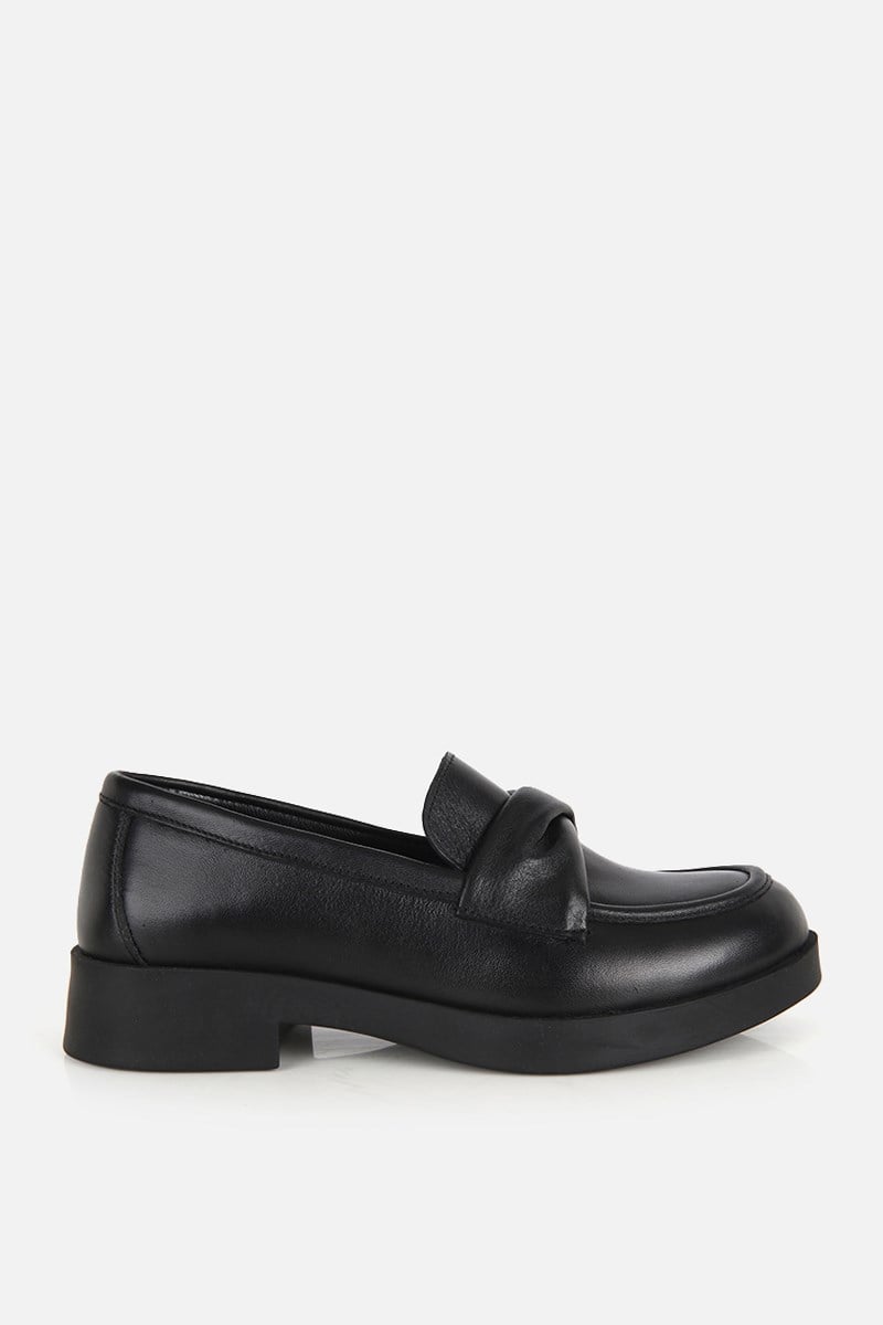 Kadın Siyah Düğüm Detaylı Loafer Ayakkabı