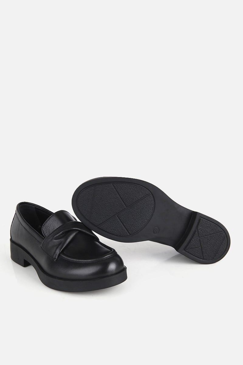 Kadın Siyah Düğüm Detaylı Loafer Ayakkabı