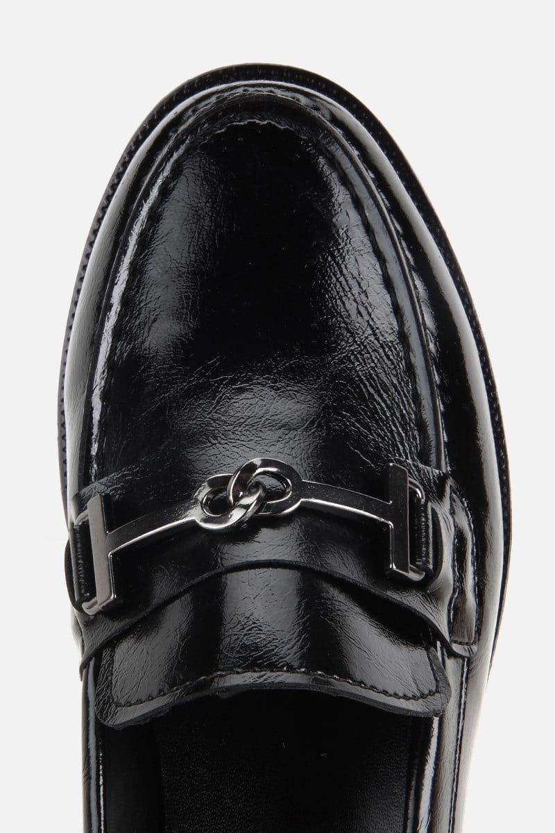 Kadın Siyah Rugan Tokalı Düz Tabanlı Klasik Loafer
