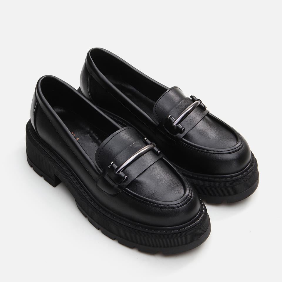 Kadın Siyah Tokalı Kalın Tabanlı Klasik Loafer