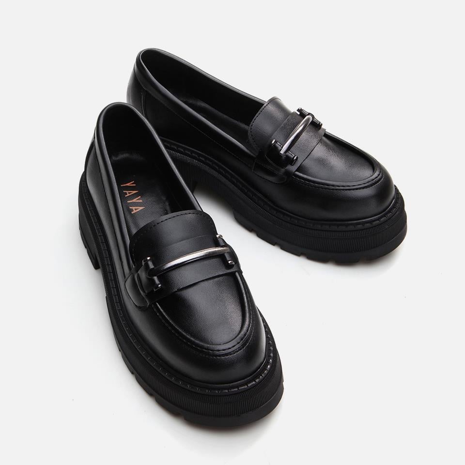 Kadın Siyah Tokalı Kalın Tabanlı Klasik Loafer