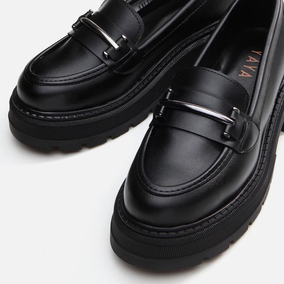 Kadın Siyah Tokalı Kalın Tabanlı Klasik Loafer