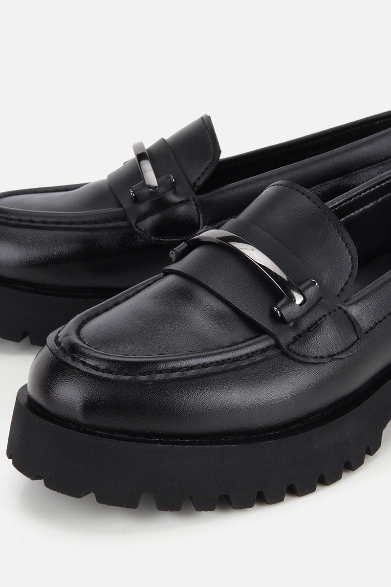 Kadın Siyah Tokalı Kalın Tabanlı Loafer