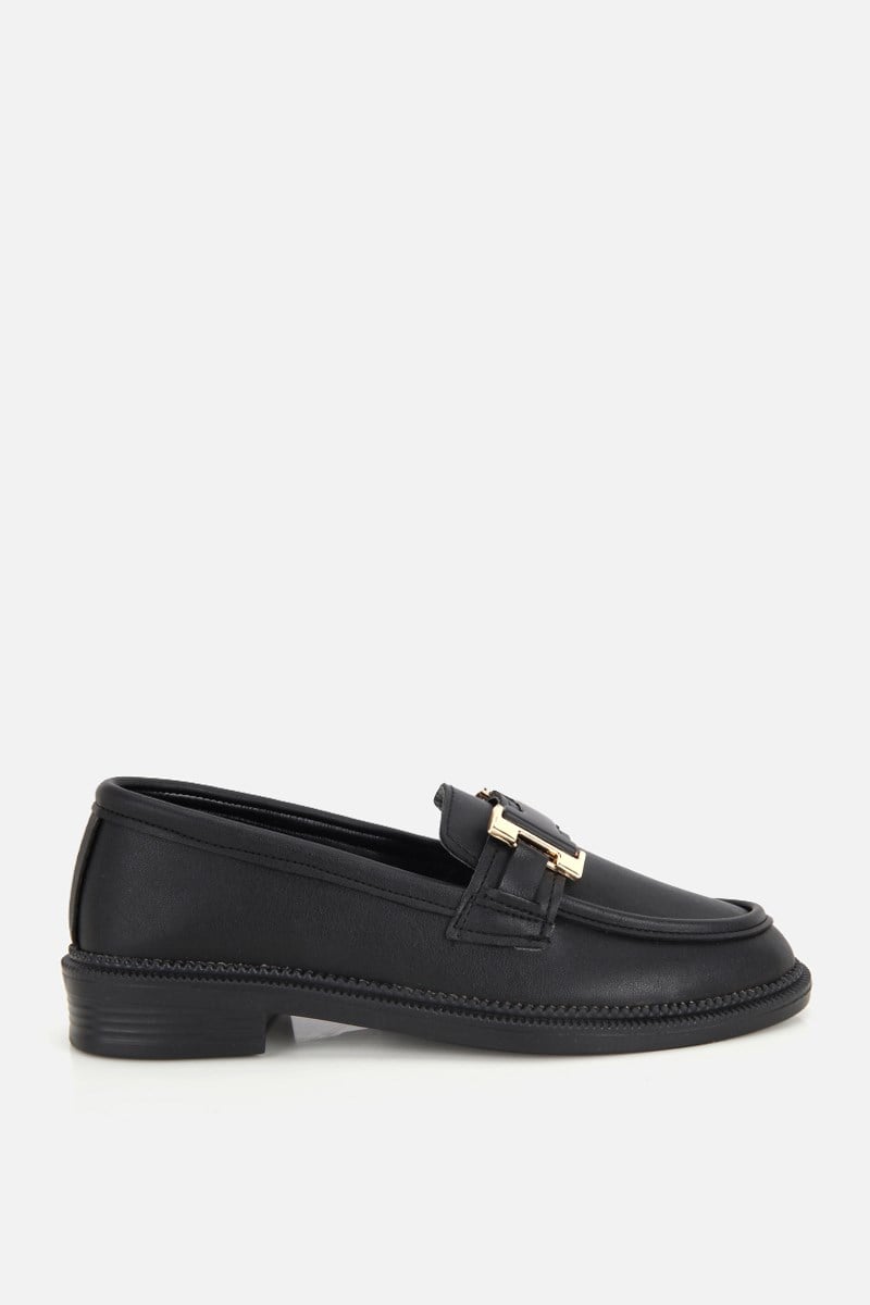 Kadın Siyah Tokalı Klasik Loafer