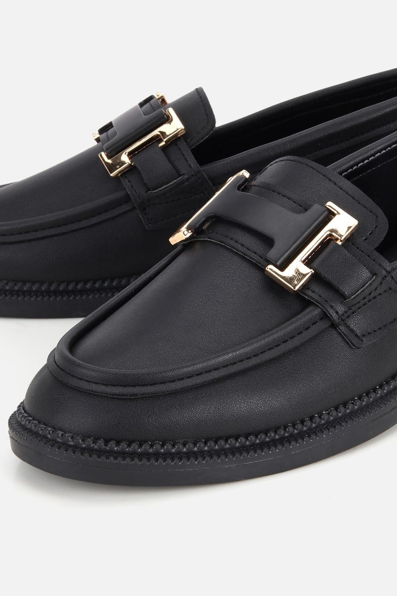 Kadın Siyah Tokalı Klasik Loafer
