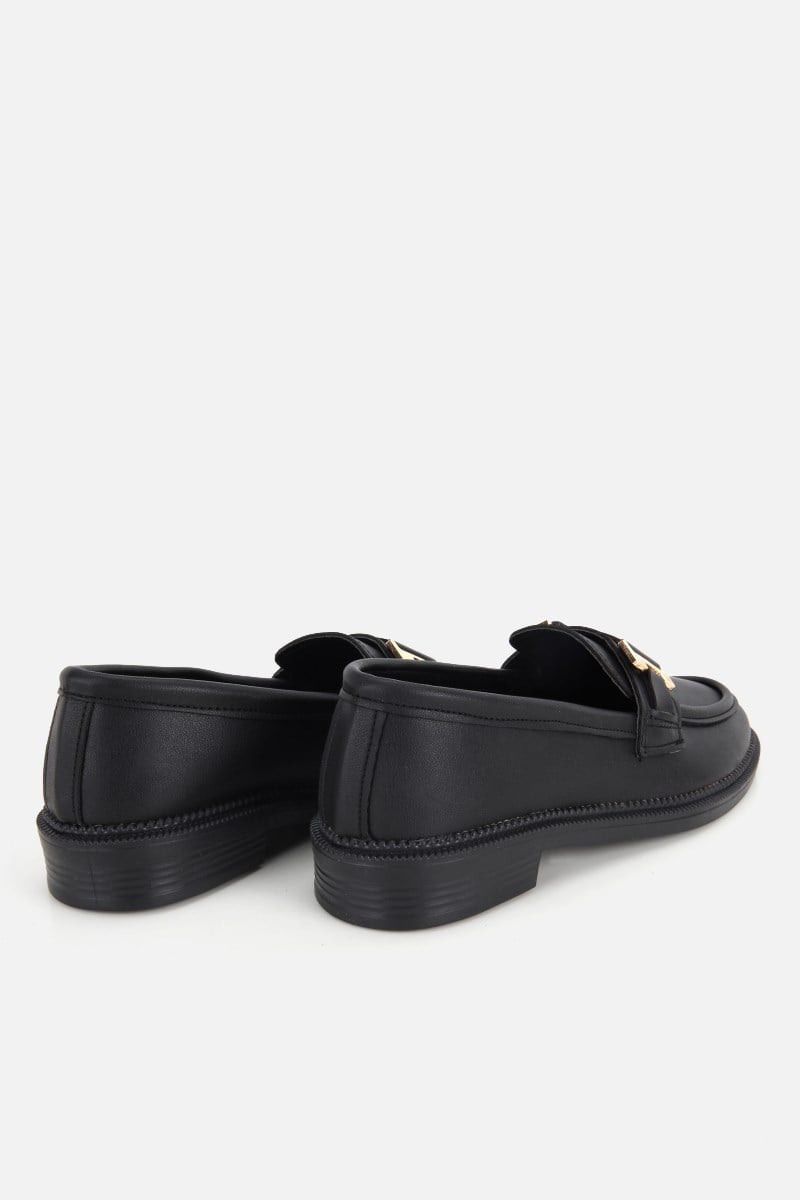 Kadın Siyah Tokalı Klasik Loafer