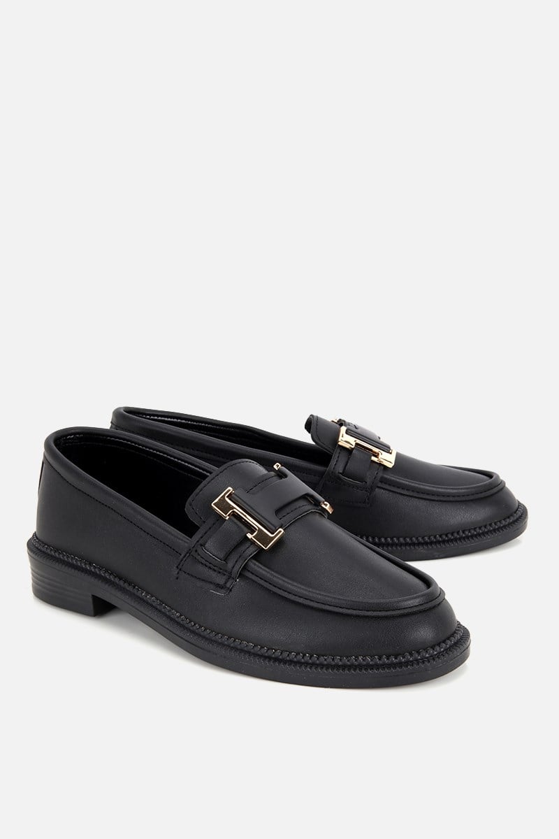 Kadın Siyah Tokalı Klasik Loafer