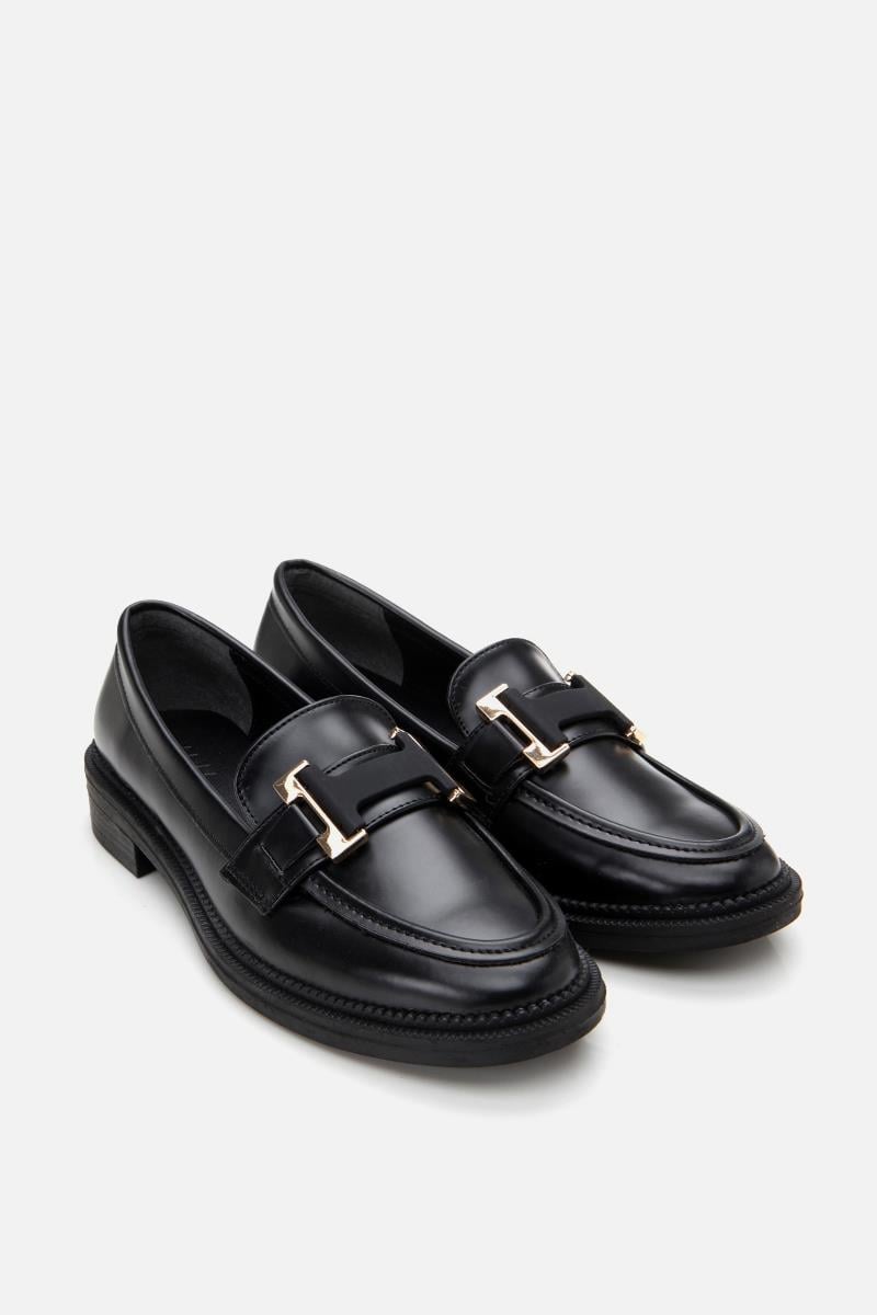 Siyah Tokalı Kadın Loafer