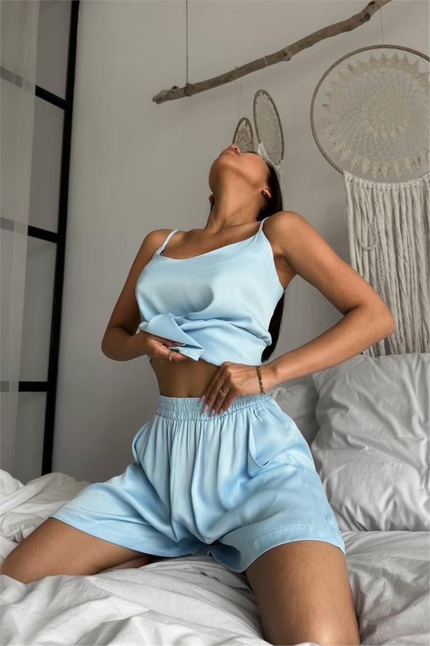 Düz Bebe Mavi Askılı ve Şortlu Floş Saten Pijama Takımı