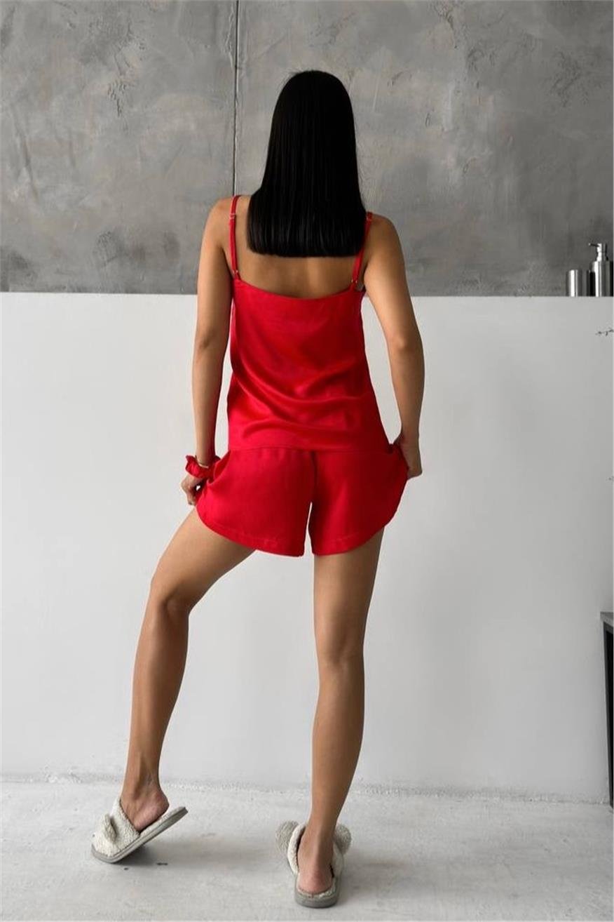 Düz Kırmızı Askılı ve Şortlu Floş Saten Pijama Takımı