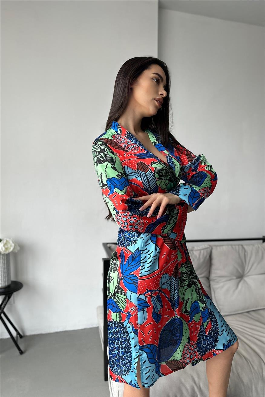 Kadın Kırmızı Zemin Hayaller Desen Baskılı Belden Bağlama Saten Kimono/Sabahlık