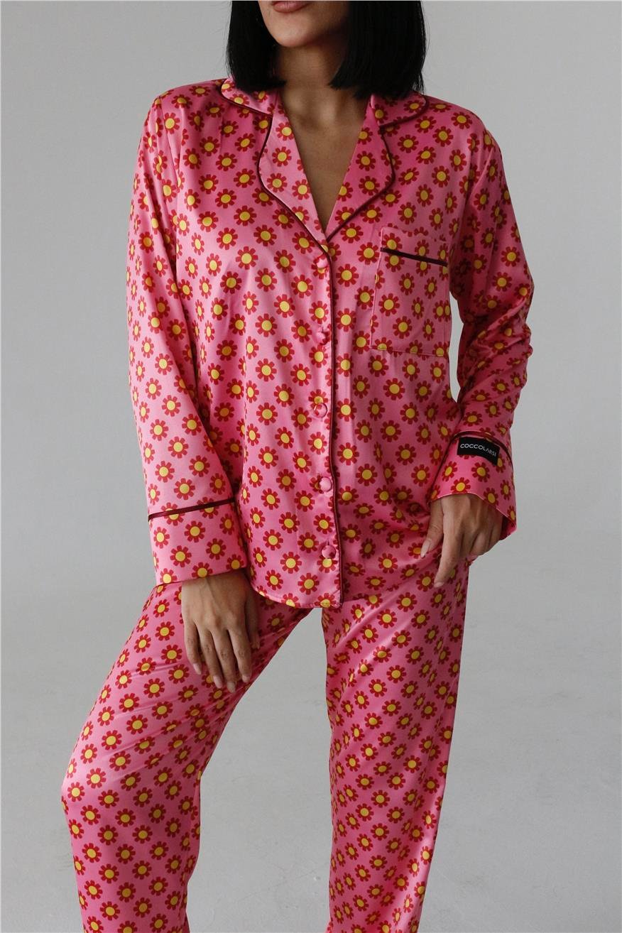 Margherite Borgogna Su Sfondo Rosa Saten Uzun Pijama Takımı