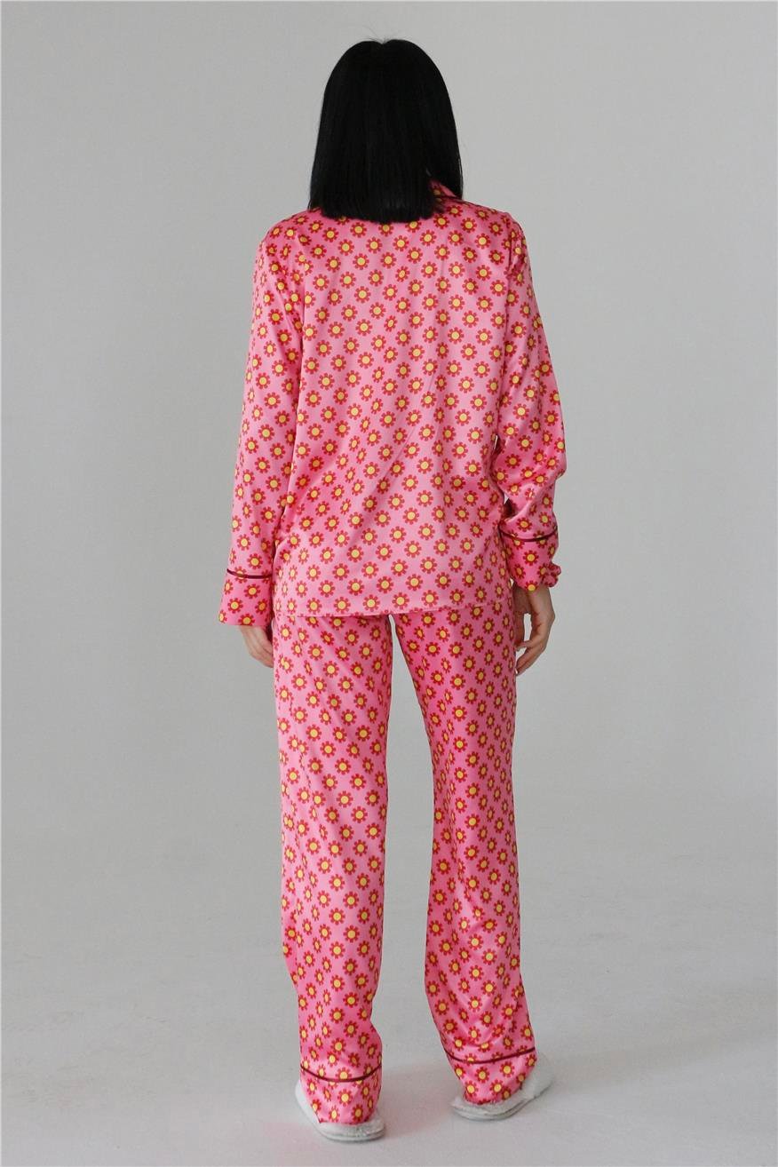 Margherite Borgogna Su Sfondo Rosa Saten Uzun Pijama Takımı