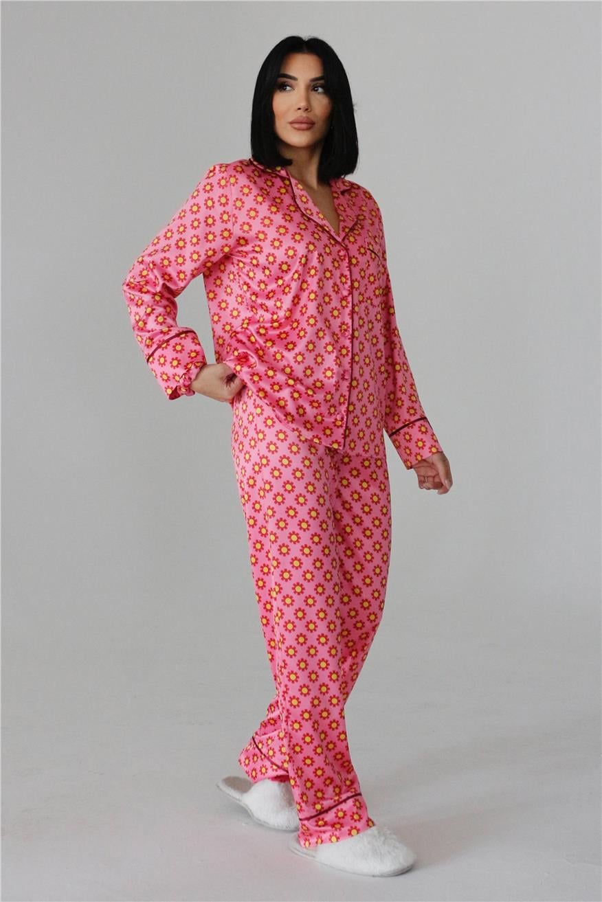 Margherite Borgogna Su Sfondo Rosa Saten Uzun Pijama Takımı