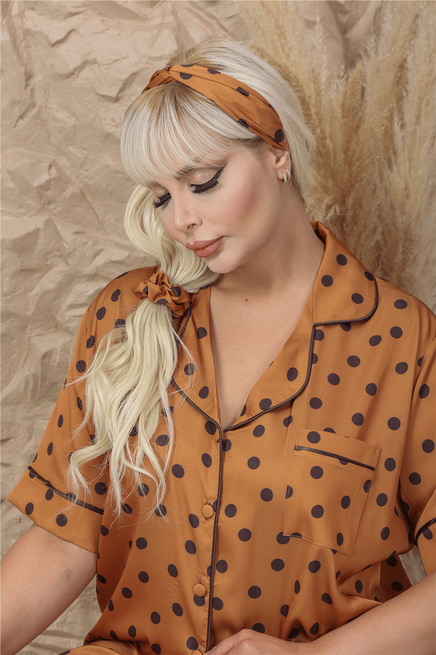 Palline Colorate Kahverengi Saten Kısa Kol Pantolon Pijama Takımı (Büyük Beden)
