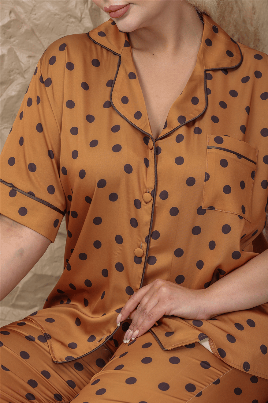 Palline Colorate Kahverengi Saten Kısa Kol Pantolon Pijama Takımı (Büyük Beden)