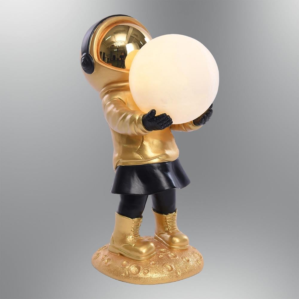 2050-5-03-astronot-heykel-kiz-sari-ren-608-ba.jpg