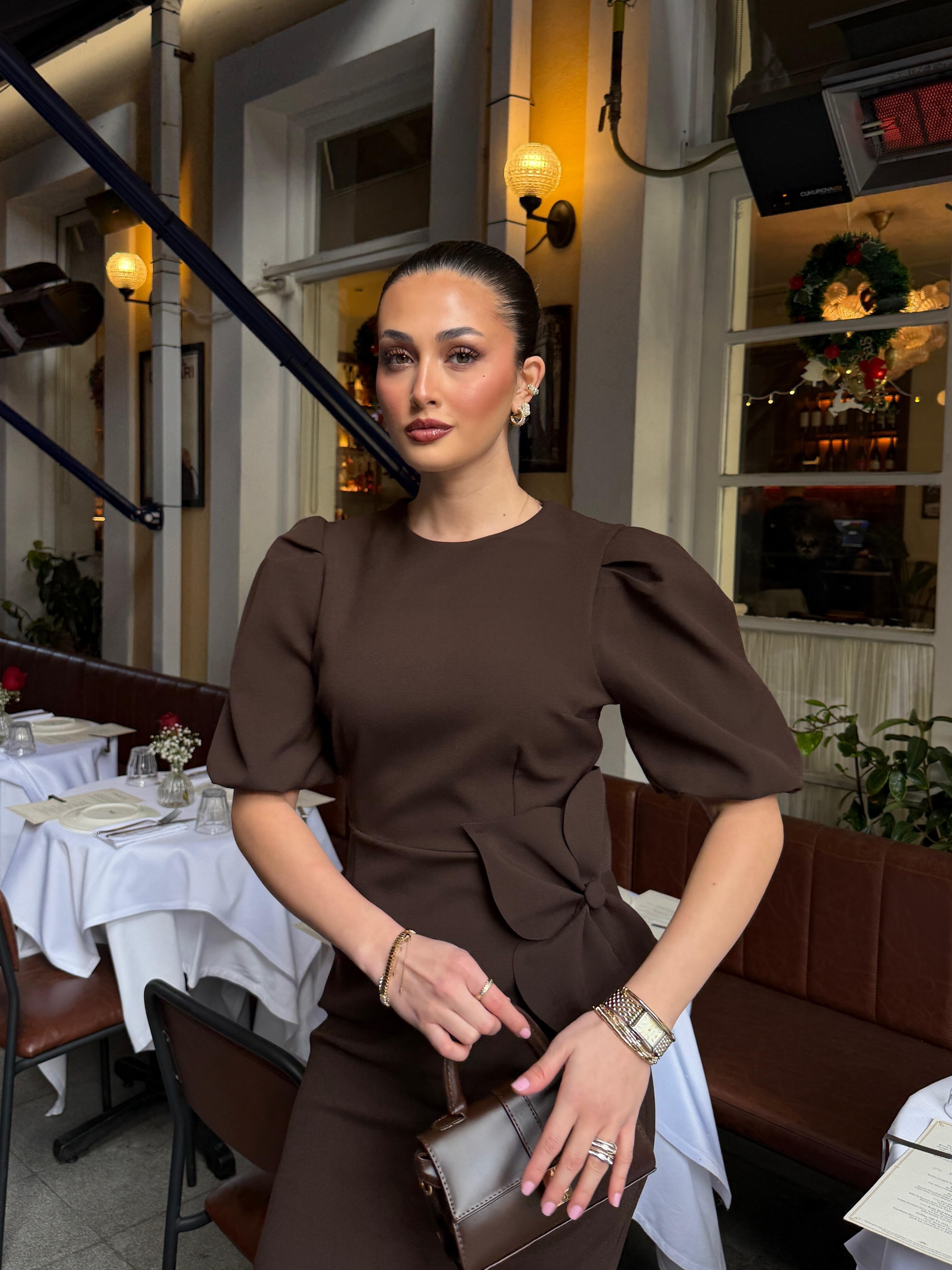 Bel Çiçek Detaylı Elbise Kahve