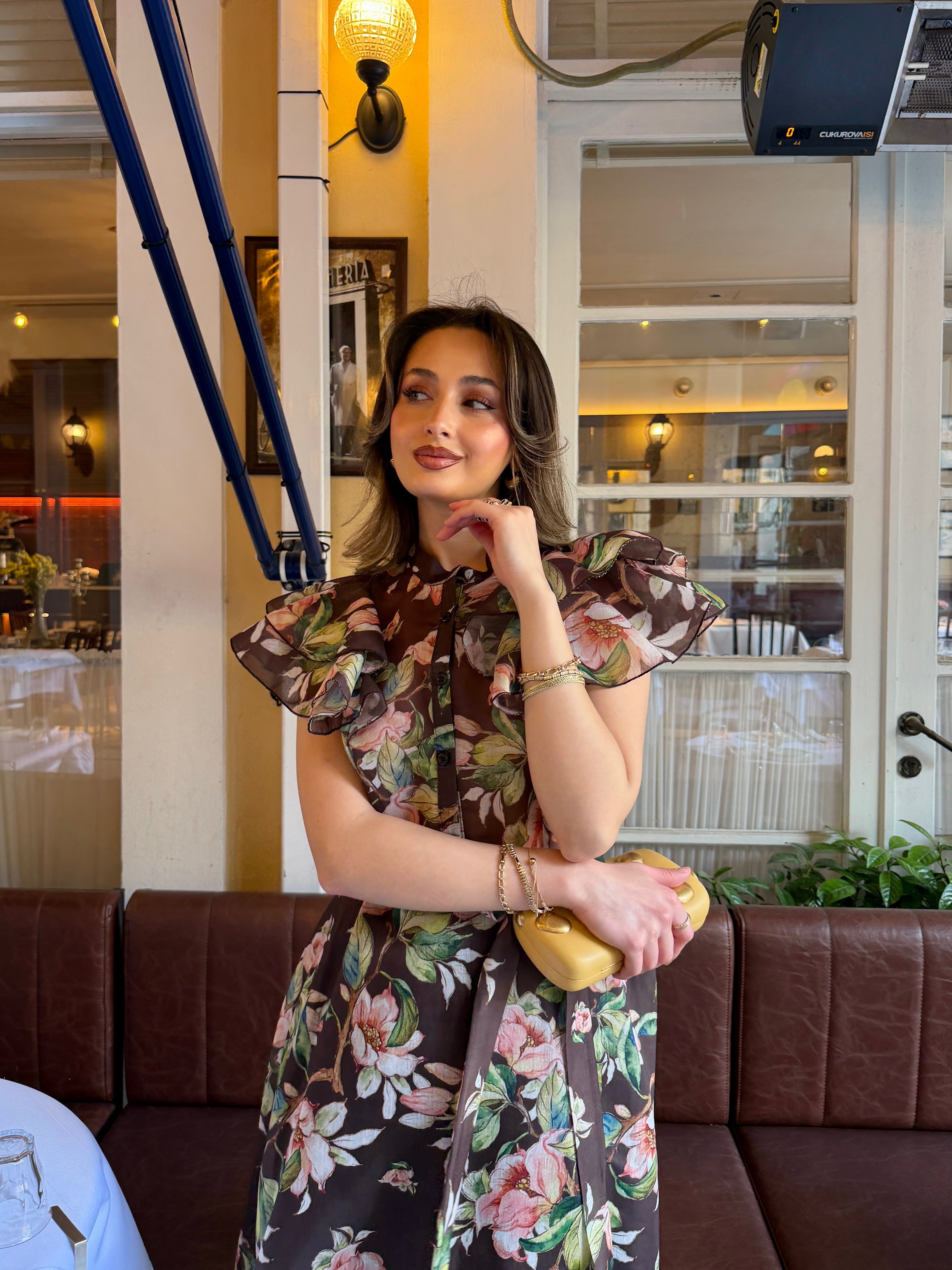 Fırfırlı Omuz Floral Desenli Elbise Kahve 