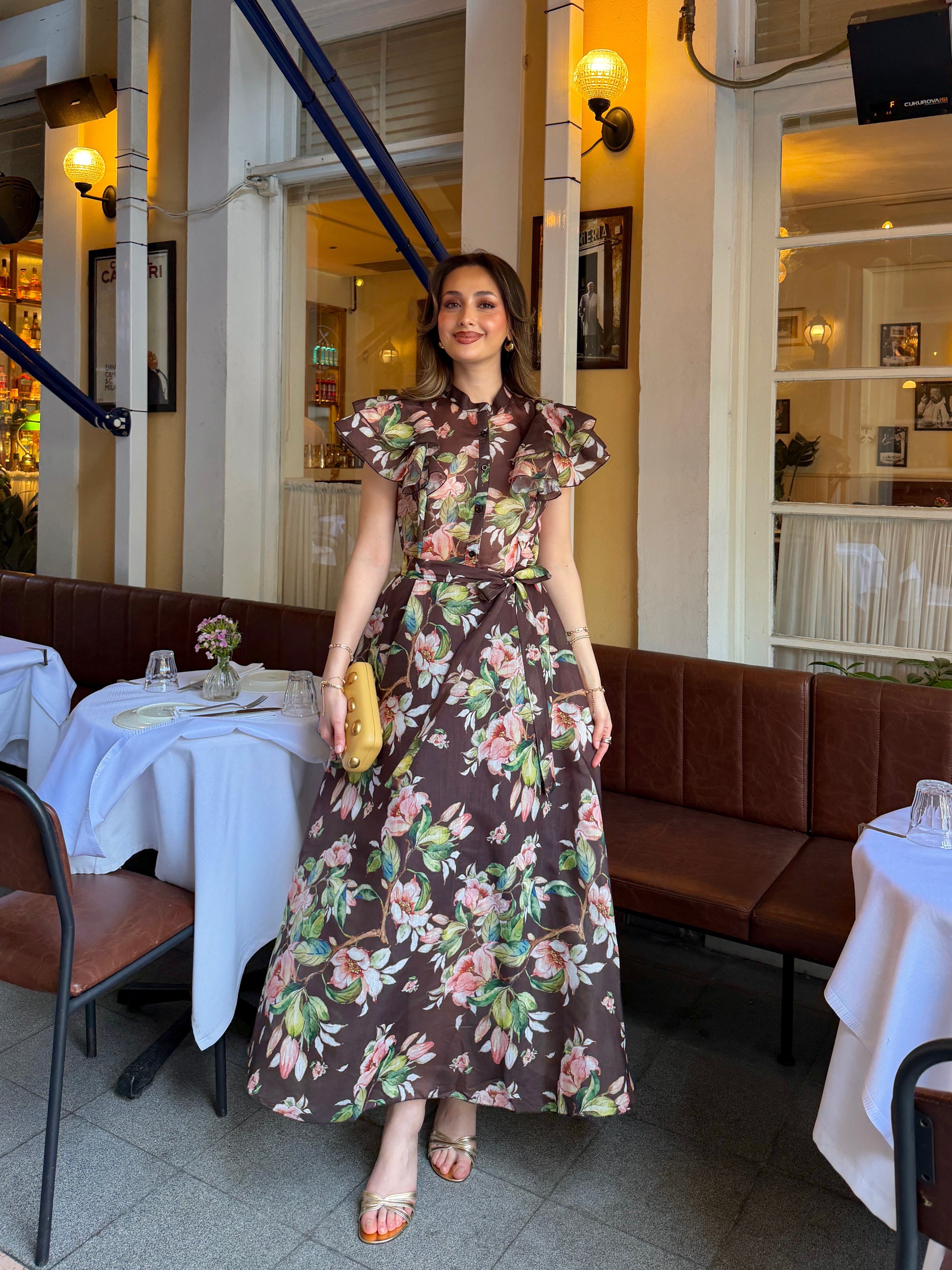 Fırfırlı Omuz Floral Desenli Elbise Kahve 