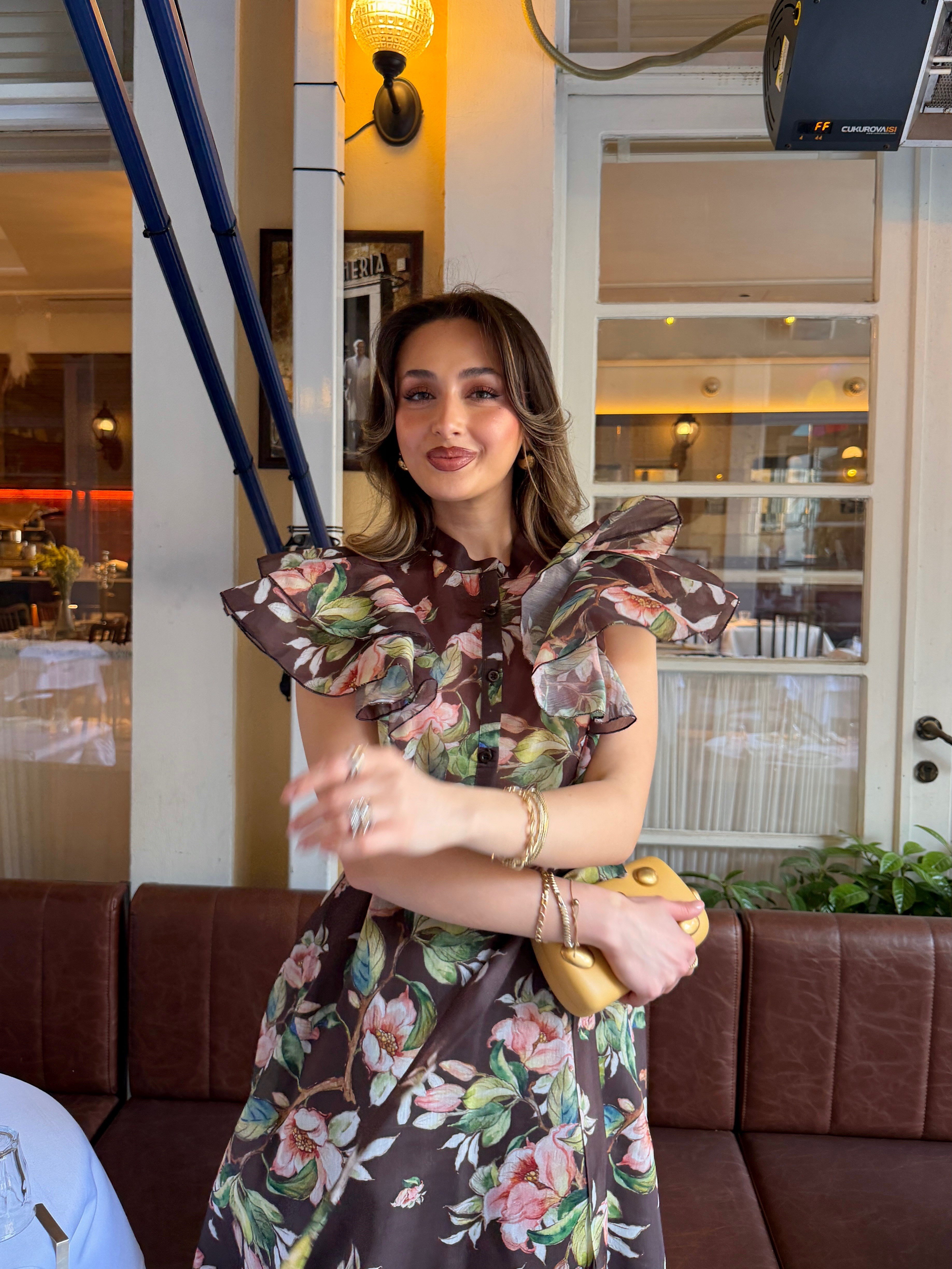 Fırfırlı Omuz Floral Desenli Elbise Kahve 