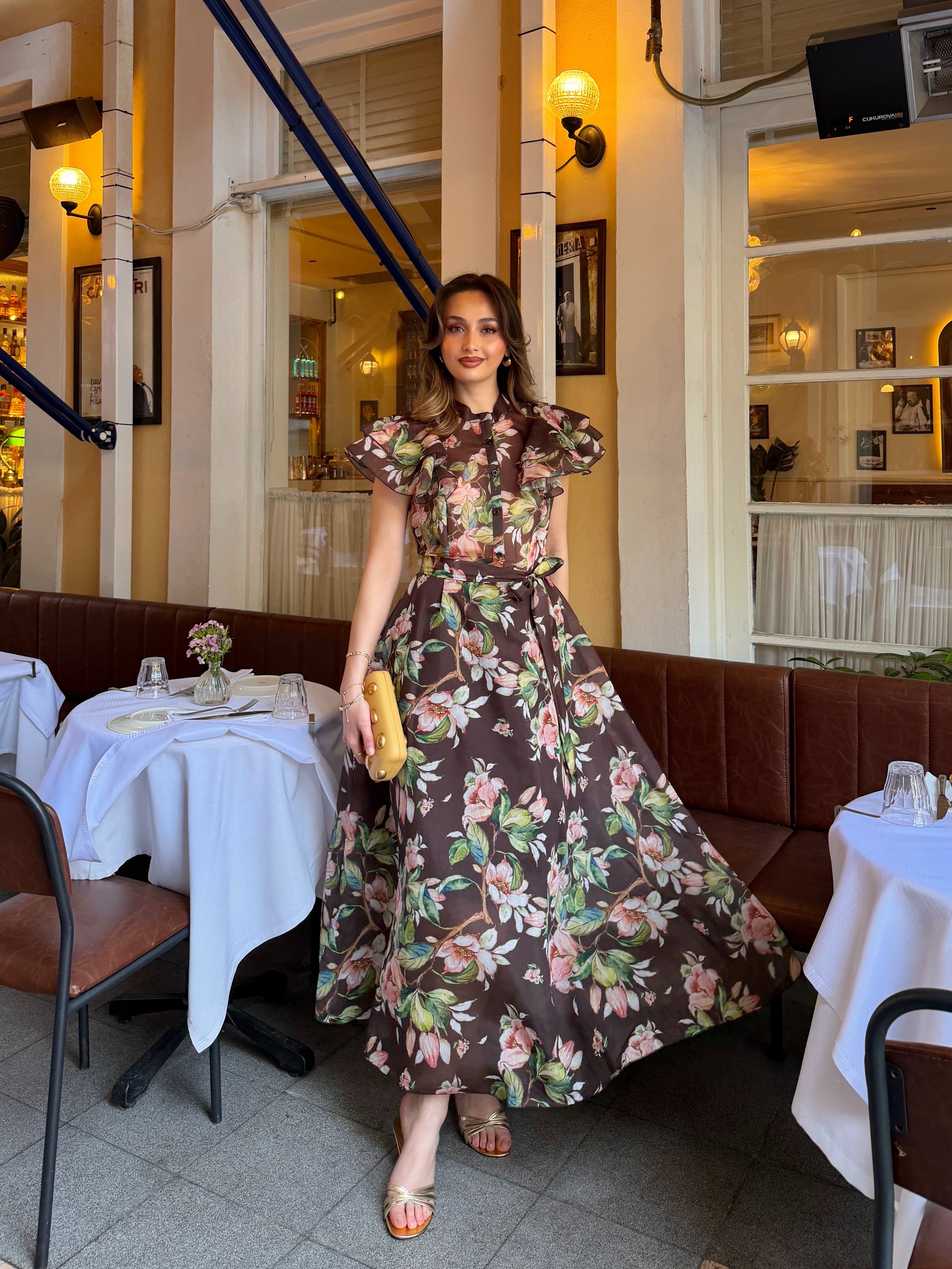 Fırfırlı Omuz Floral Desenli Elbise Kahve 