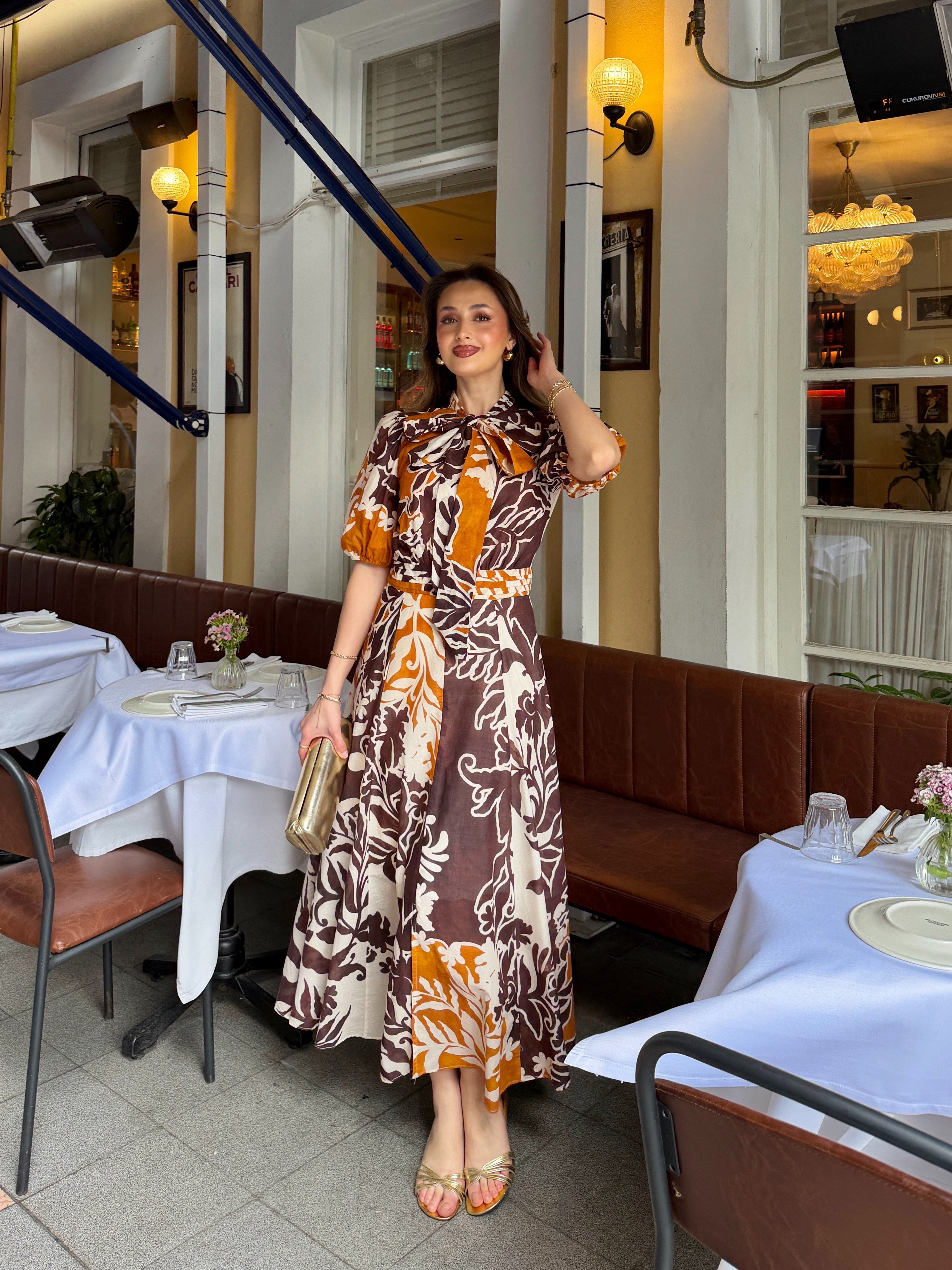 Fularlı Desenli Maxi Elbise Kahve