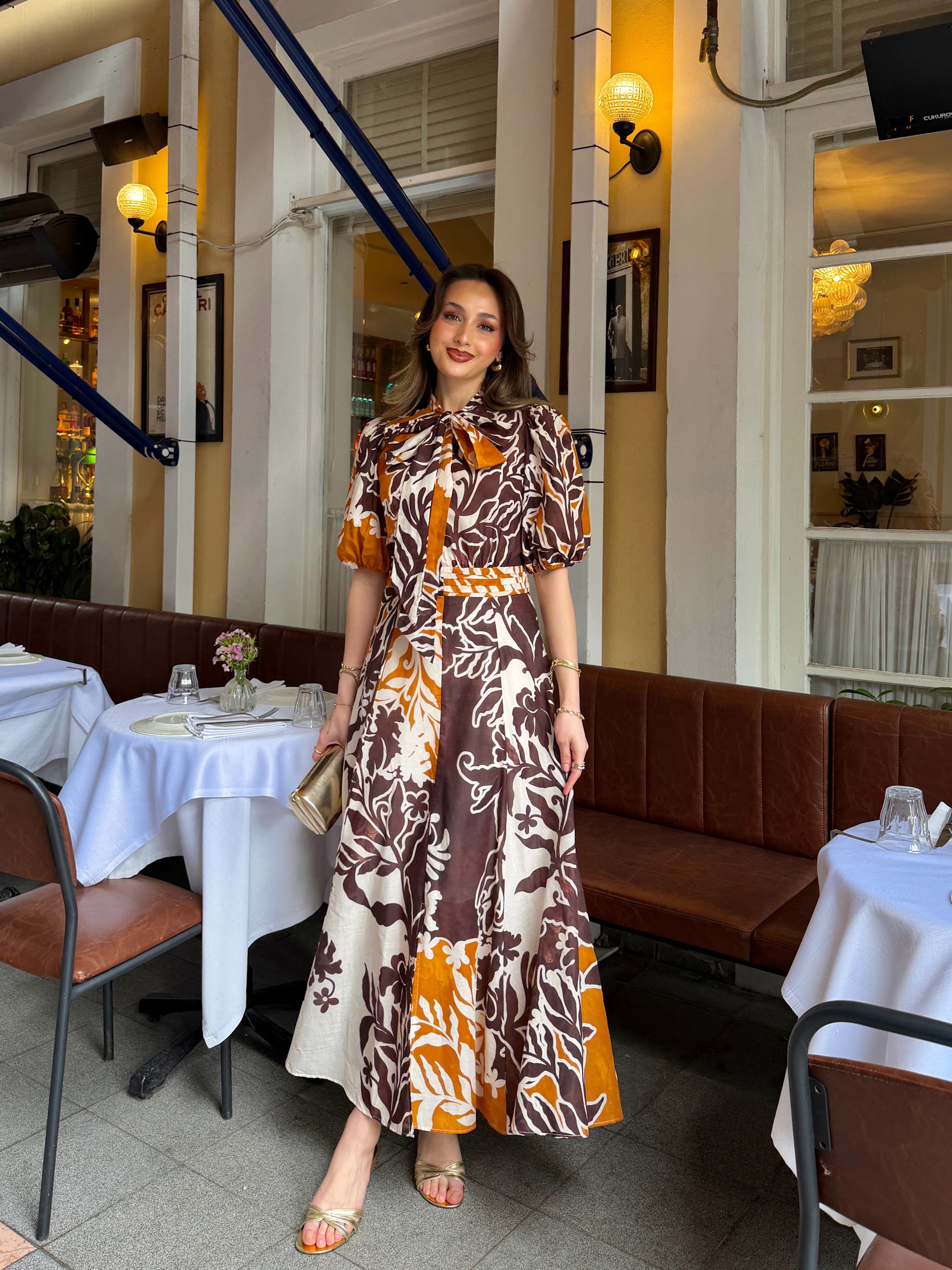 Fularlı Desenli Maxi Elbise Kahve