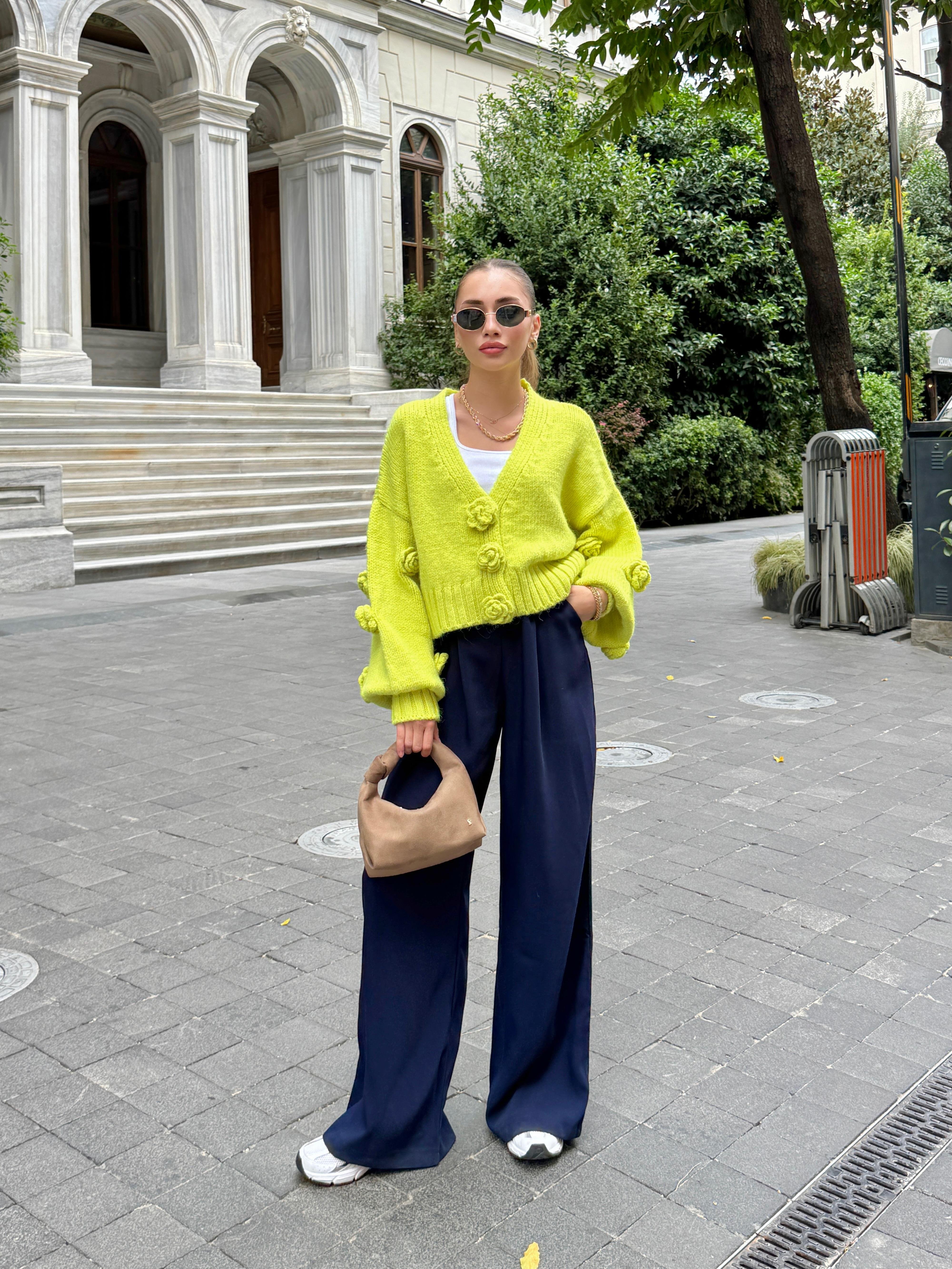 Gül Detaylı Triko Hırka