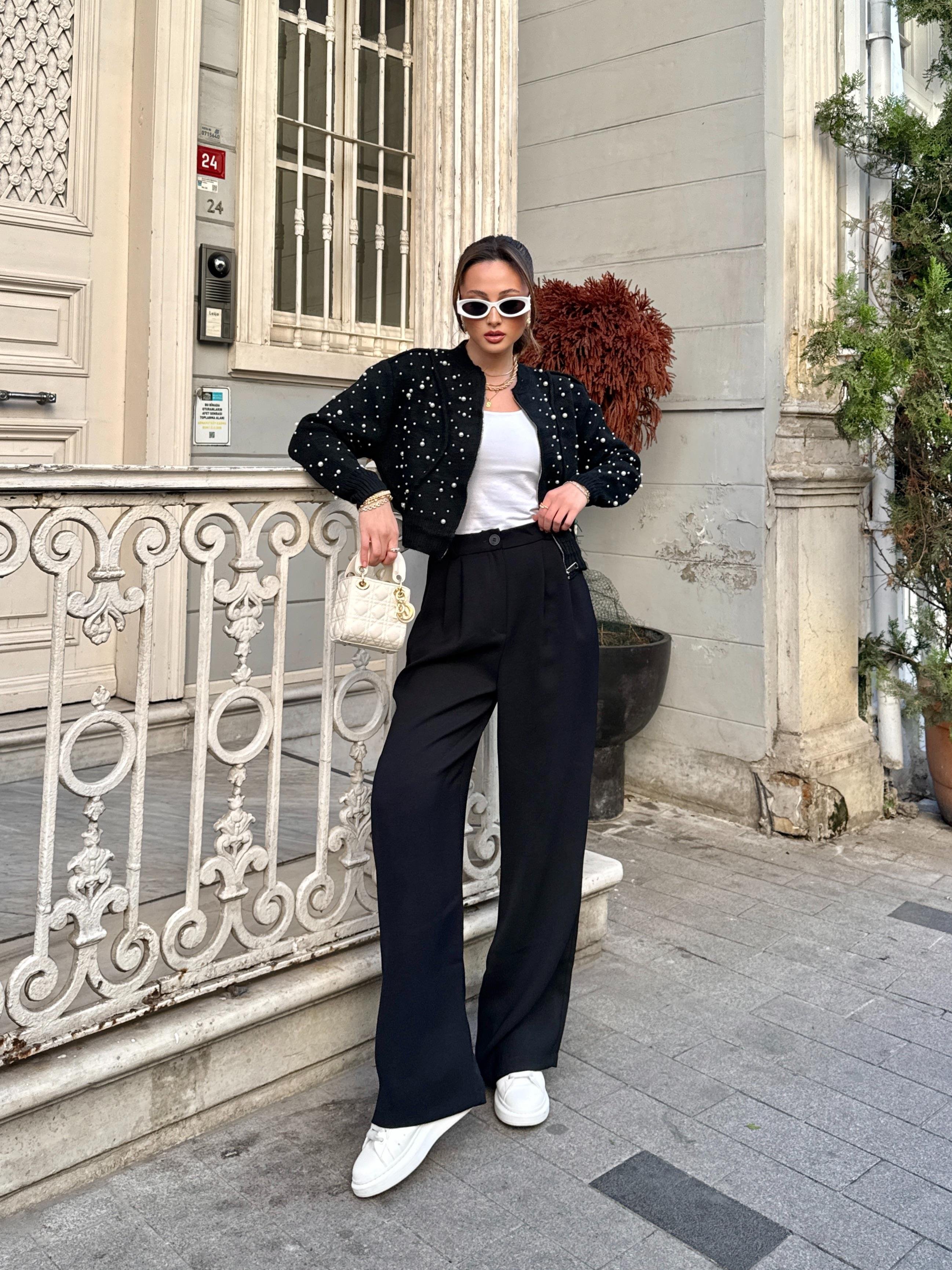 İncili Siyah Triko Hırka
