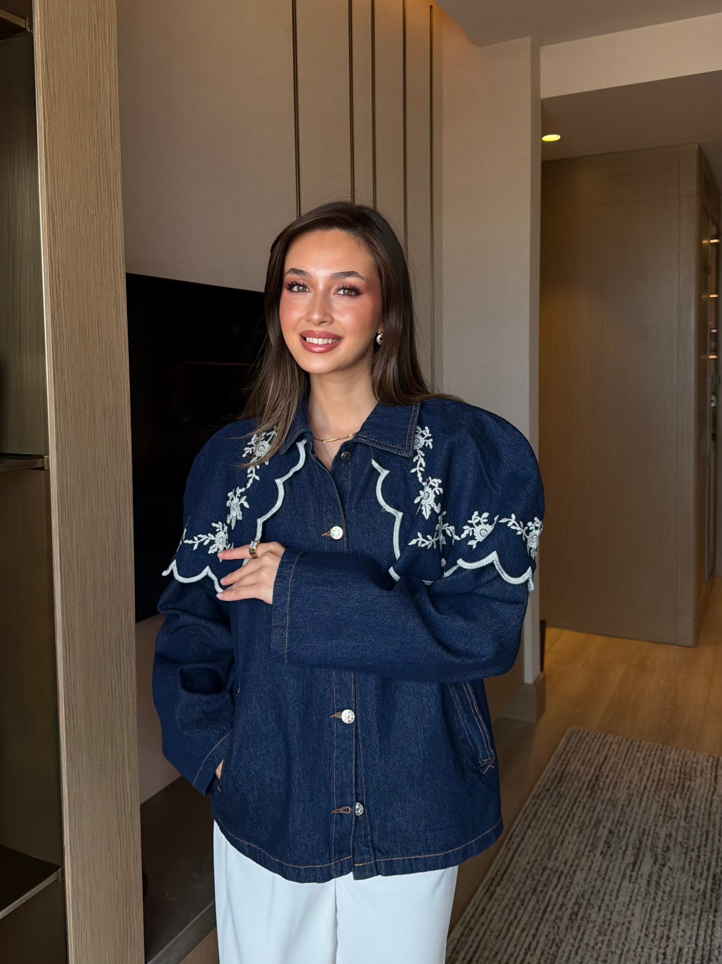 İşlemeli Yaka Denim Ceket