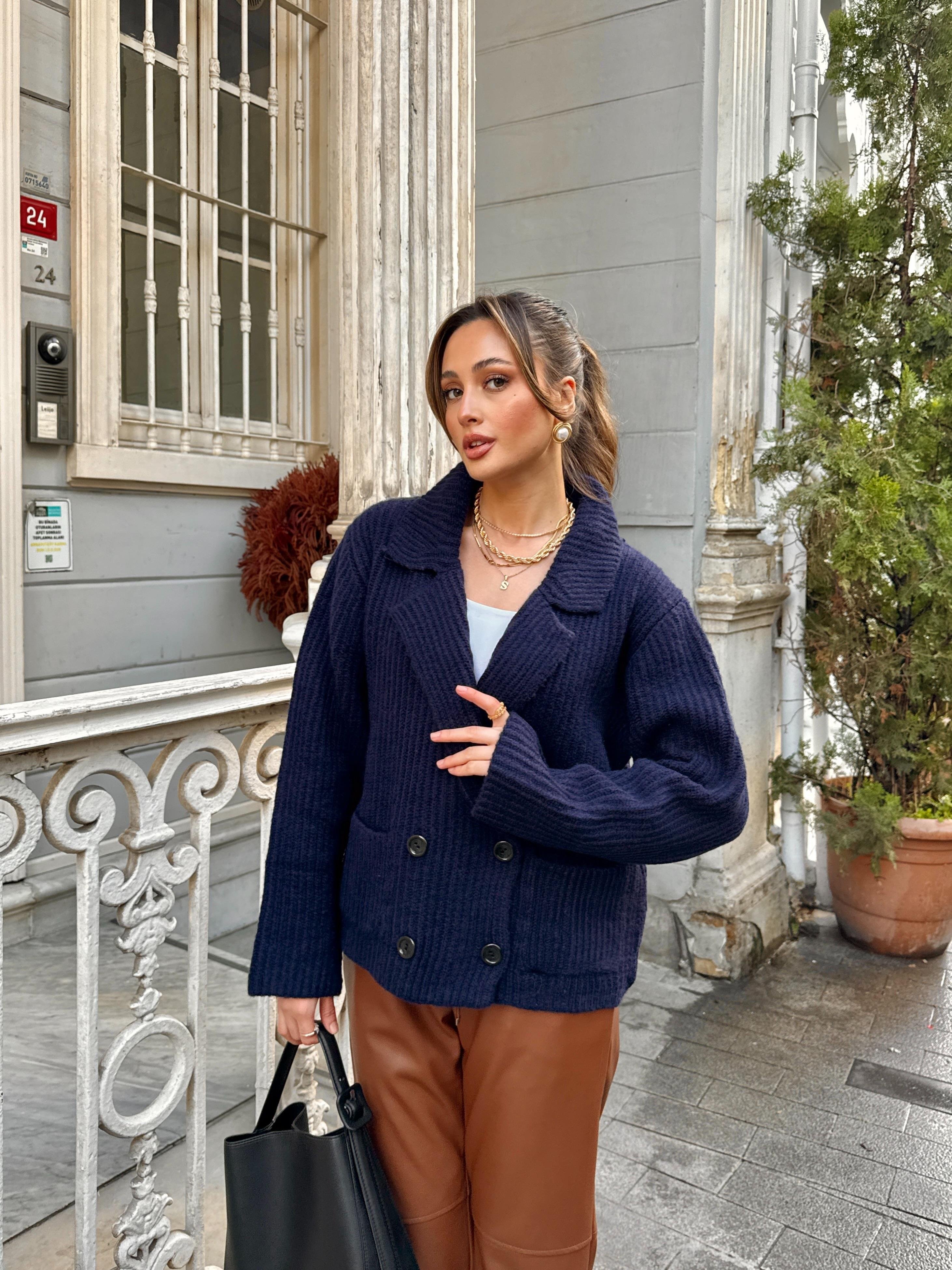 Kısa Lacivert Triko Ceket